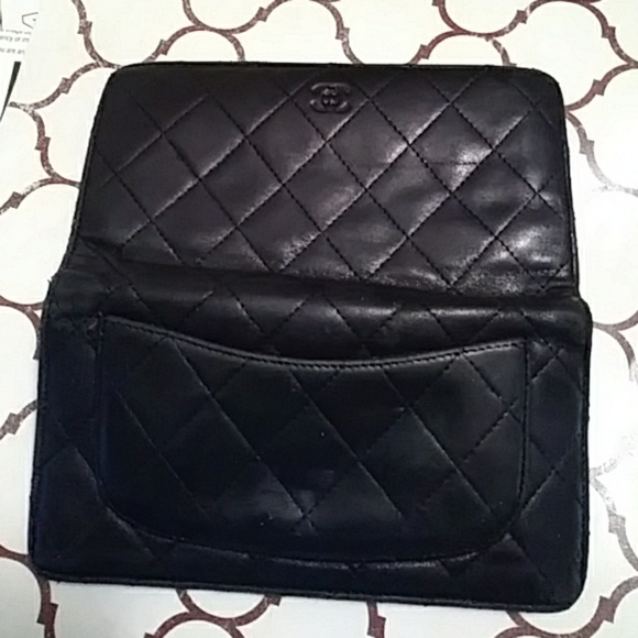 AUTHENTIC CHANEL LEATHER WALLET - Picture 3 of 7